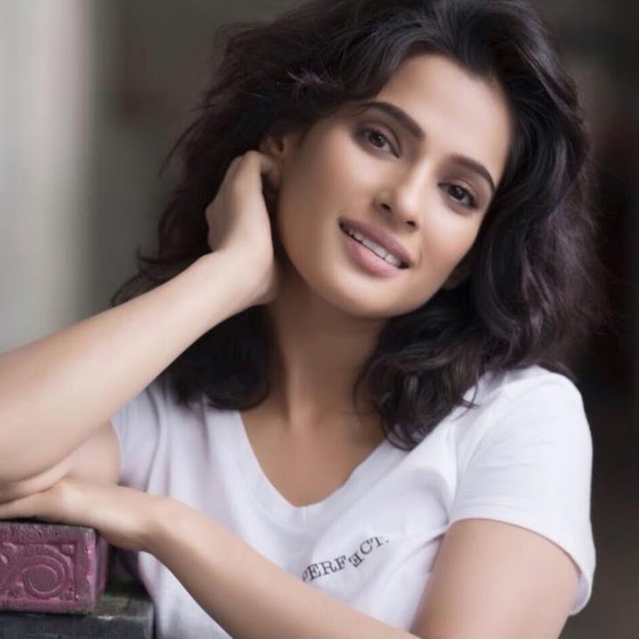 Priya Bapat Wiki-Biography-Age-Weight-Height-Profile Info.